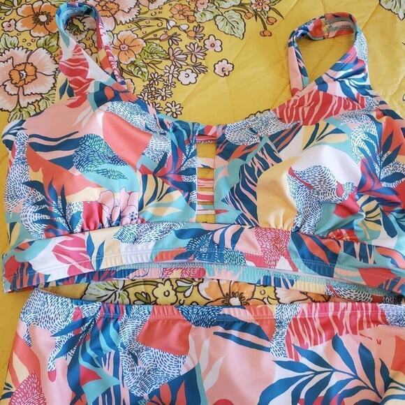 Hurley tropical floral bikini moderate coverage plus size 1X, 2X, 3X NEW - Picture 4 of 12